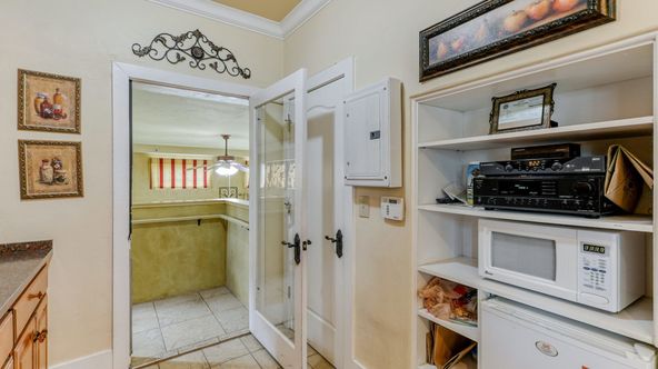 Standalone Commercial Cottage: 2437 Old Eureka Way, Redding, CA 96001